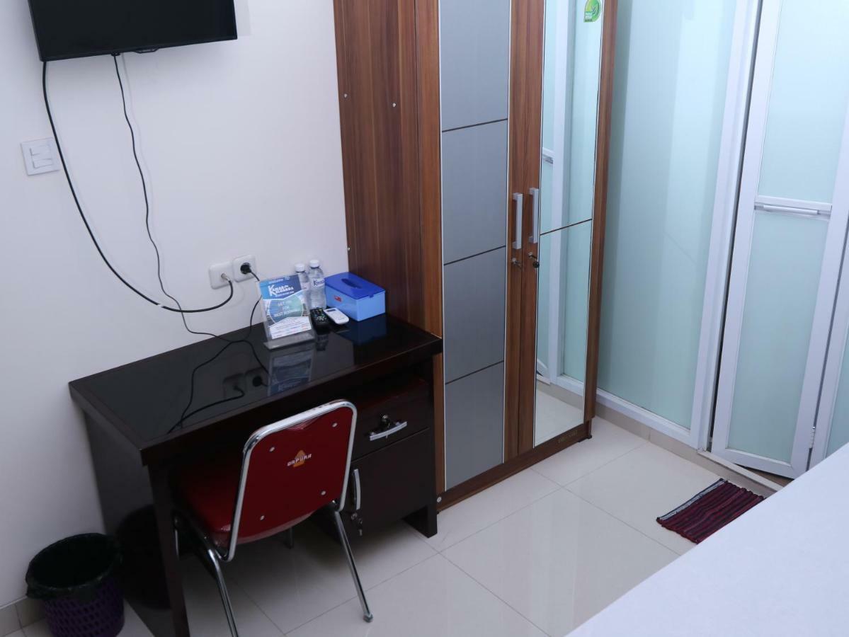 ホテル Kamar Keluarga Tanah Abang ジャカルタ エクステリア 写真